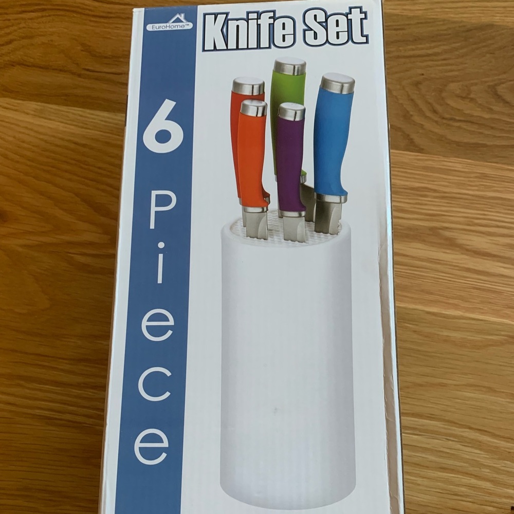 Knife Set NEW - 6 pieces with storage block